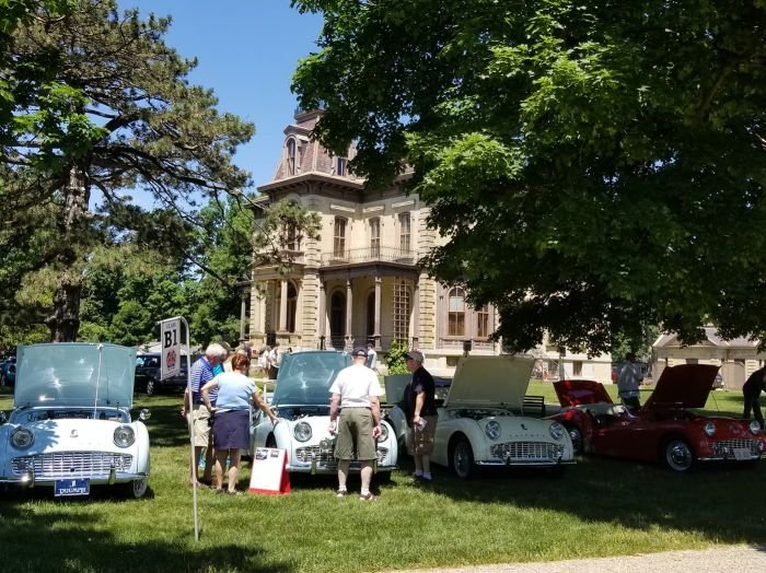 Champagne British Car Show